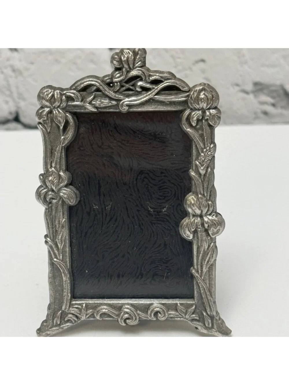 Unbranded vintage art